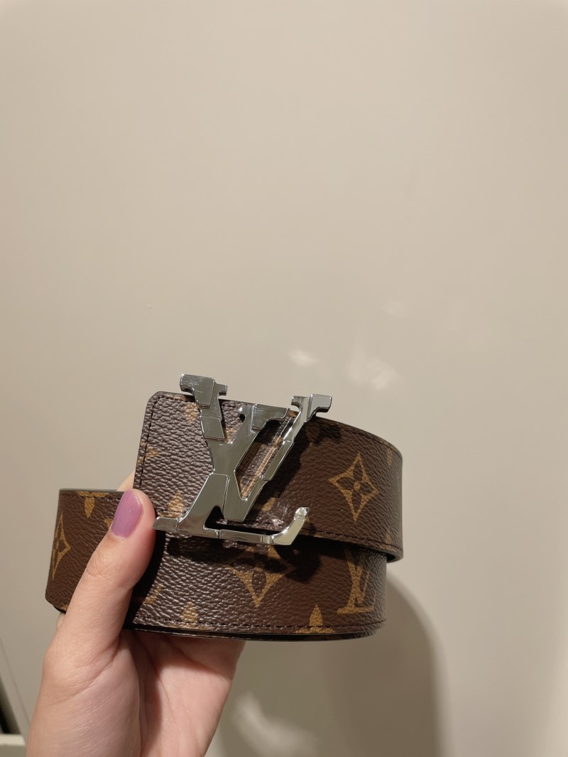 l0vis Vvtt0n belts